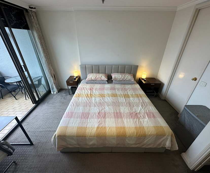 Furnished room with ensuite in a flatshare