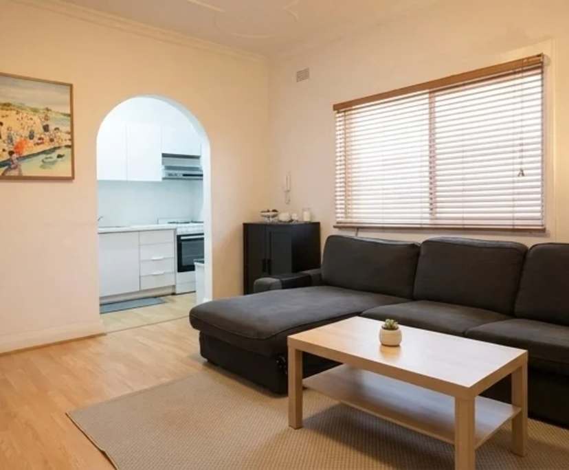 Furnished room in a flatshare