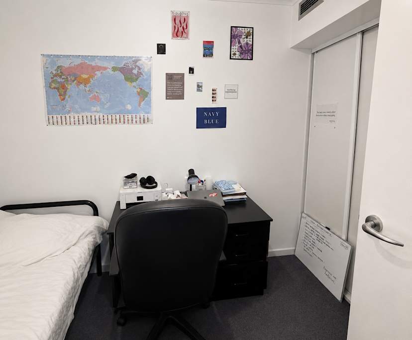 Furnished room in a share house