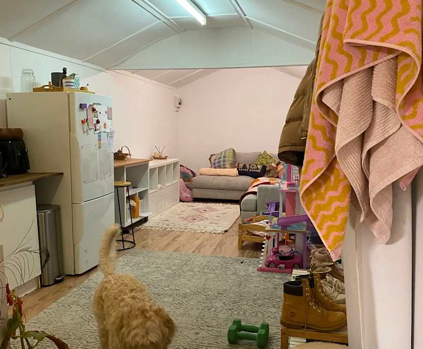 Whole property with 1 room for rent