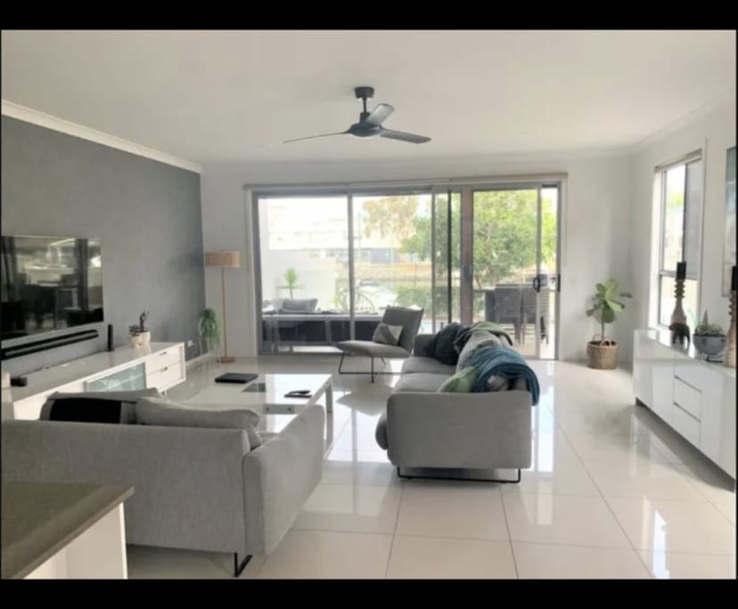 Room for Rent in Biggera Waters, Gold Coast 350,