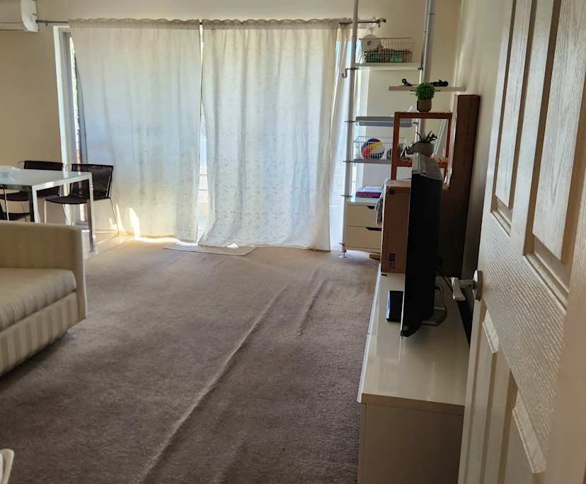 Furnished room in a flatshare