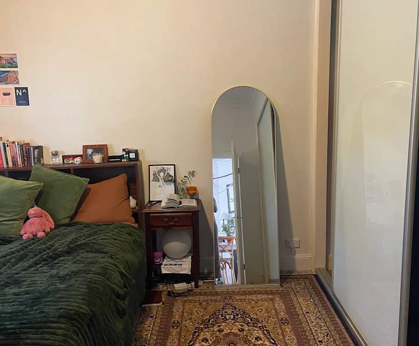 Room in a share house