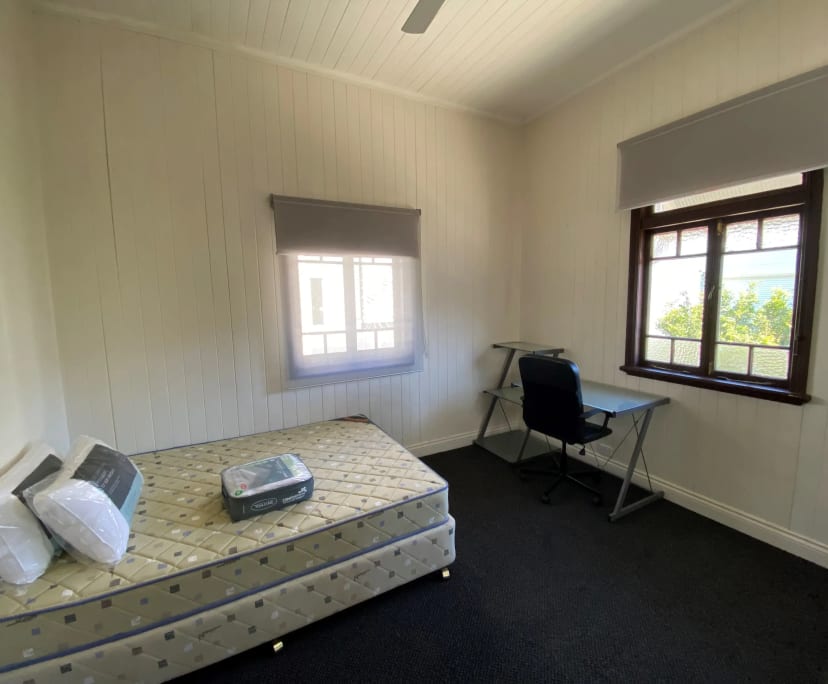 $210, Share-house, 4 bathrooms, Greenslopes QLD 4120