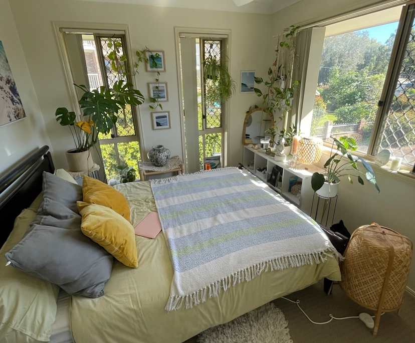 Furnished room in a share house