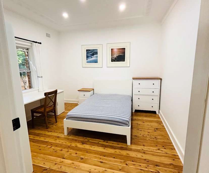 Furnished room in a flatshare