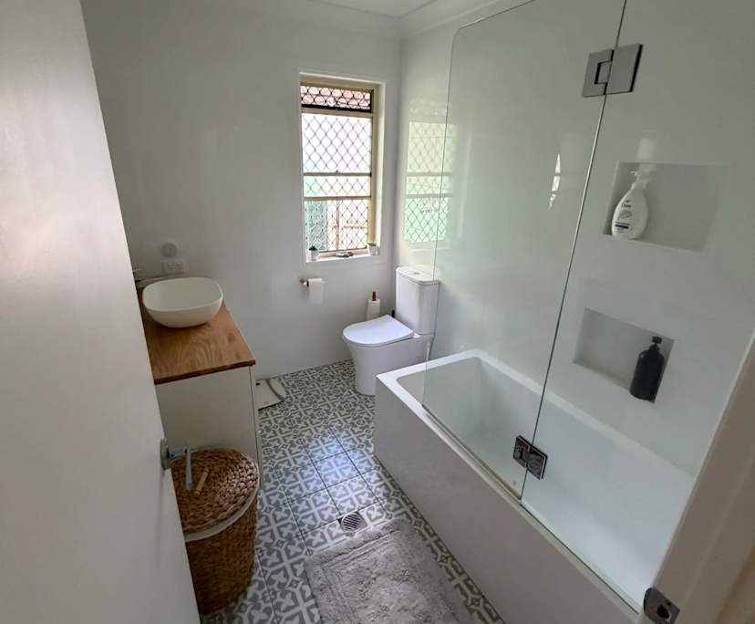 $375, Share-house, 3 bathrooms, Benowa QLD 4217