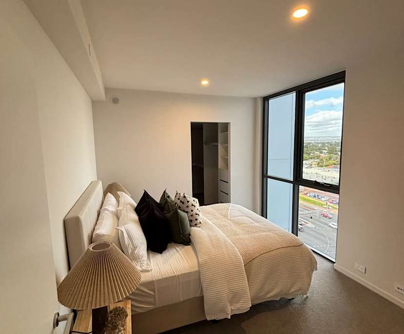 Furnished room with ensuite in a flatshare