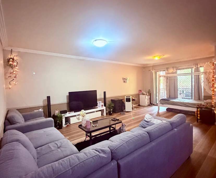 Furnished room in a flatshare