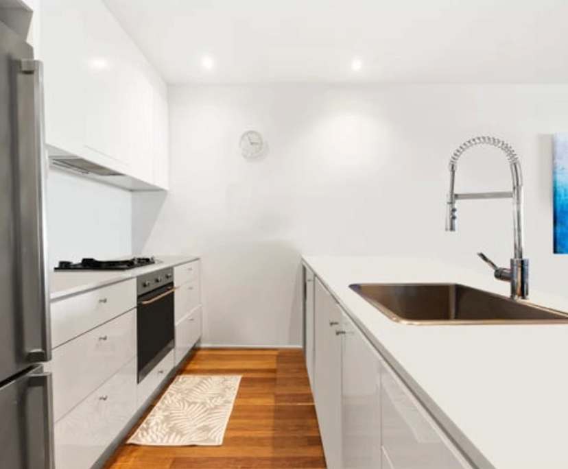 Whole property with 1 room for rent