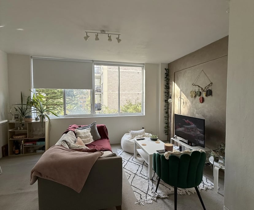 Furnished room in a flatshare