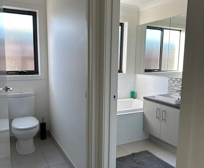 $300, Homestay, 3 bathrooms, Ocean Grove VIC 3226