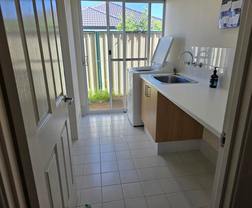 $300, Share-house, 5 bathrooms, Hammond Park WA 6164
