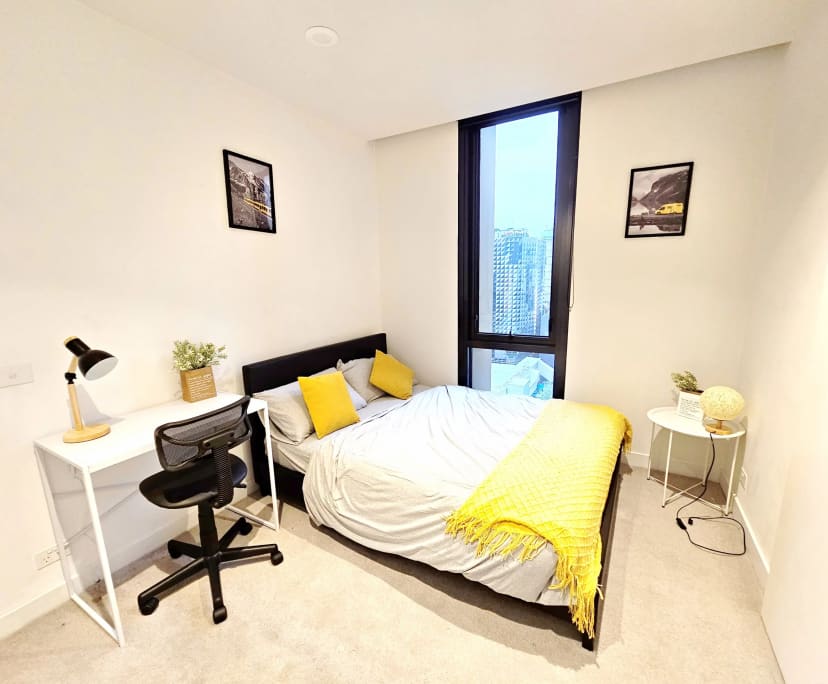 Furnished room in a flatshare