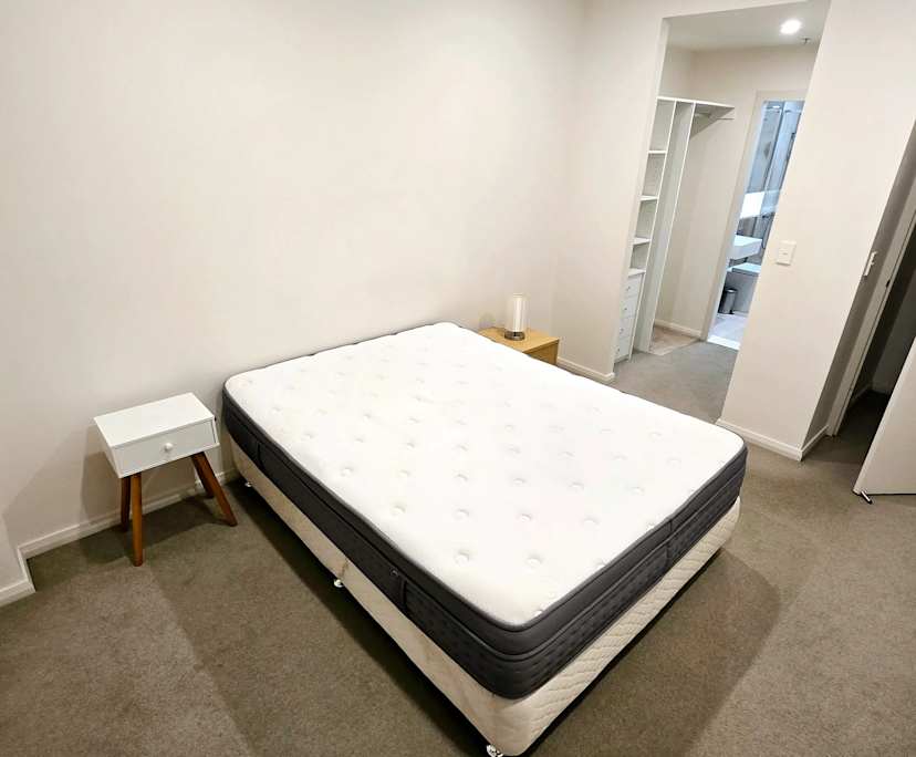 Furnished room with ensuite in a flatshare