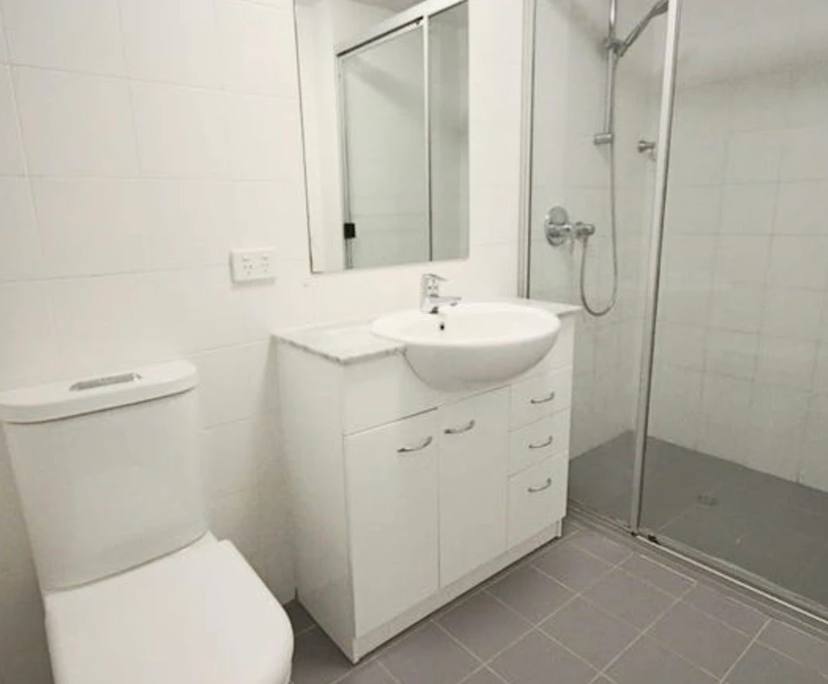 Unfurnished room with ensuite in a flatshare