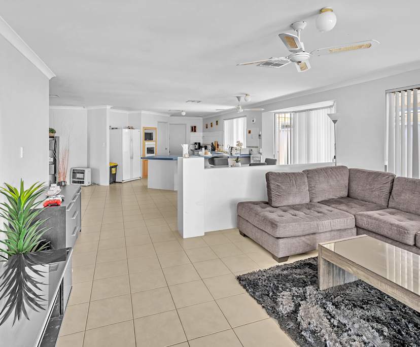 $350, Share-house, 4 bathrooms, Bennett Springs WA 6063