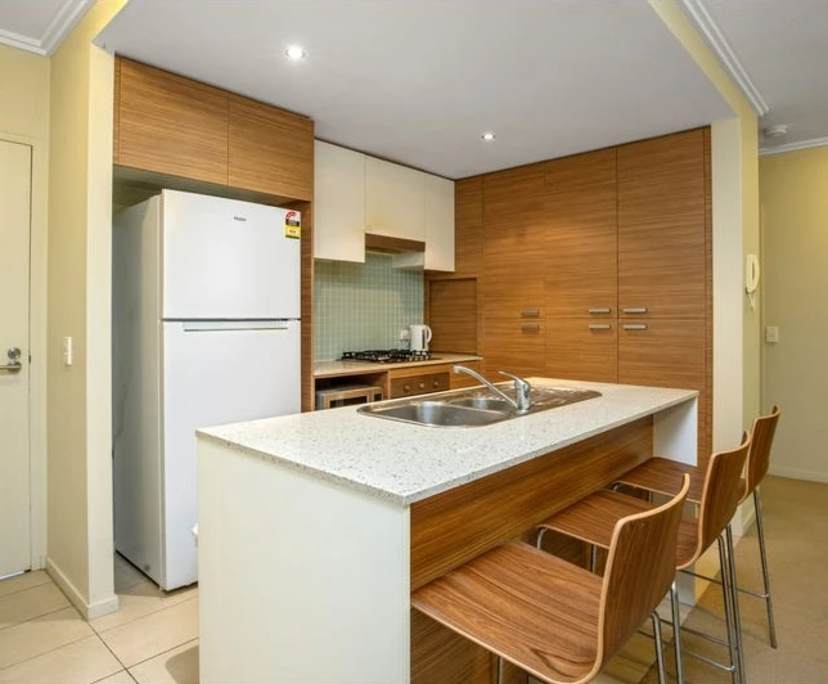 $650, 1-bed, 1 bathroom, Southport QLD 4215