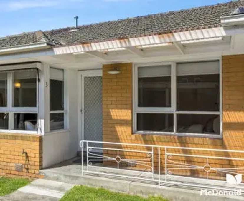 Unfurnished room in a flatshare