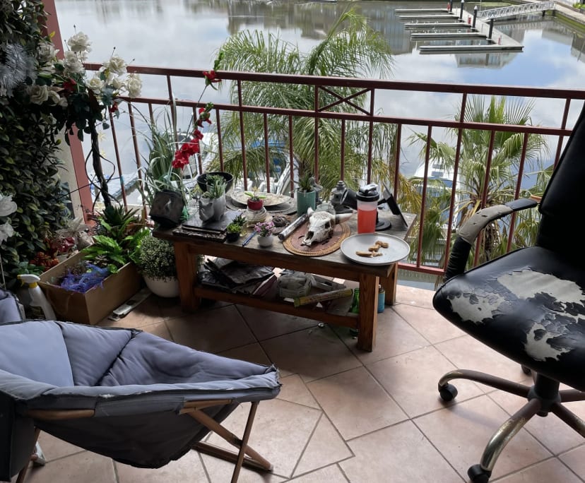 Furnished room in a flatshare