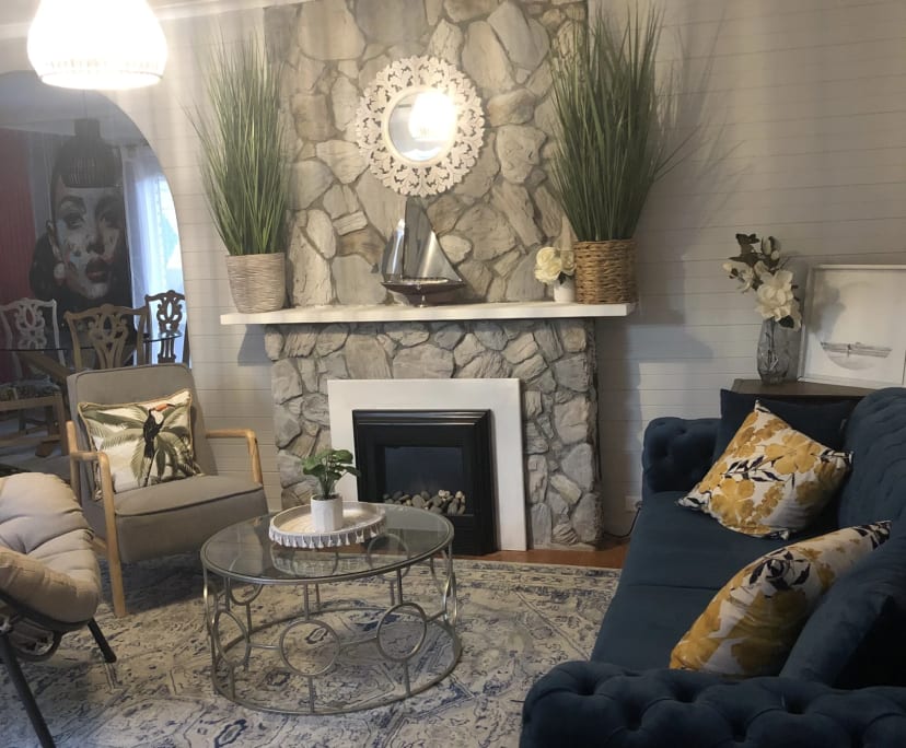 Student for Rent in Gladstone Park, Me...