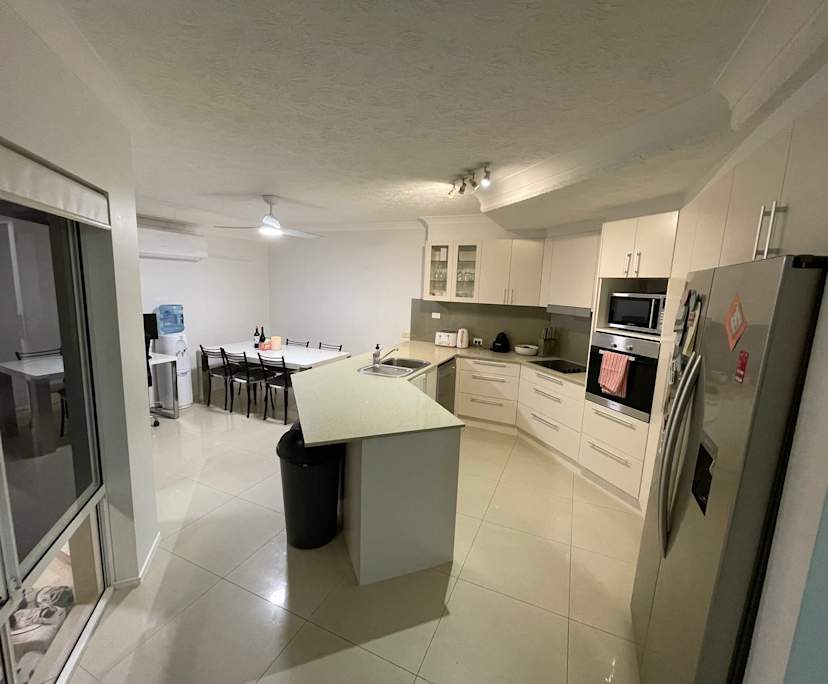 $450, Share-house, 3 bathrooms, Mermaid Beach QLD 4218