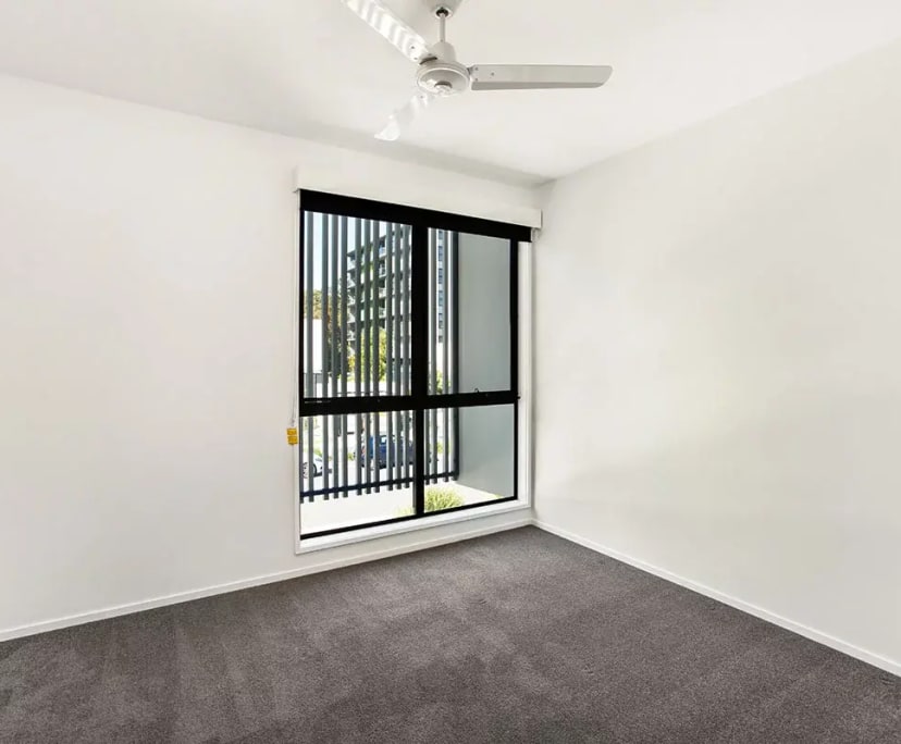Unfurnished room with own bathroom