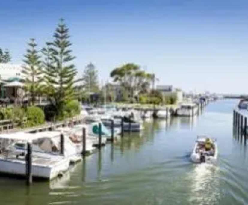 $300, Homestay, 4 bathrooms, Aspendale VIC 3195