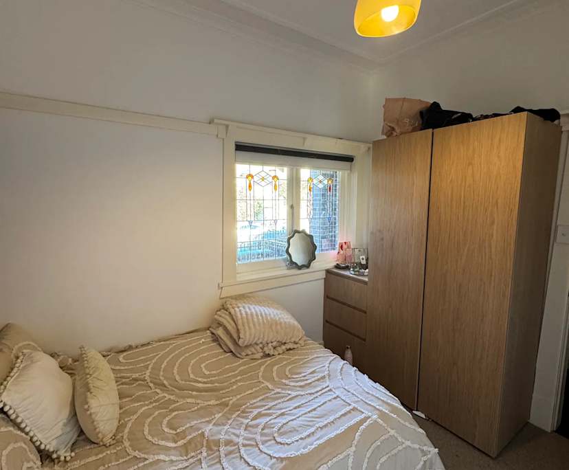 Furnished room in a flatshare