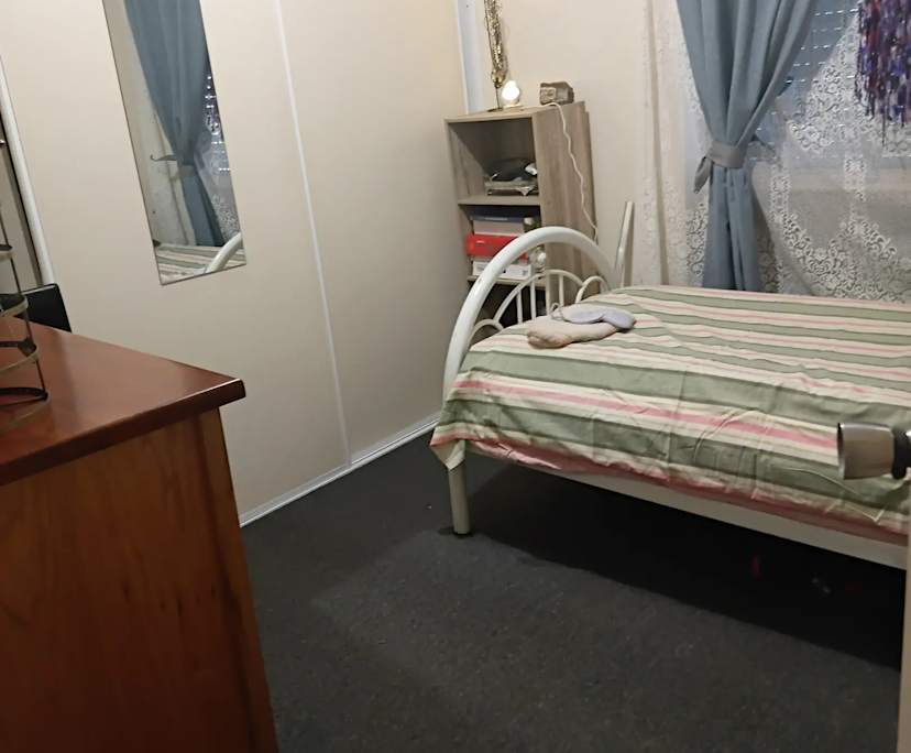 Room in a share house