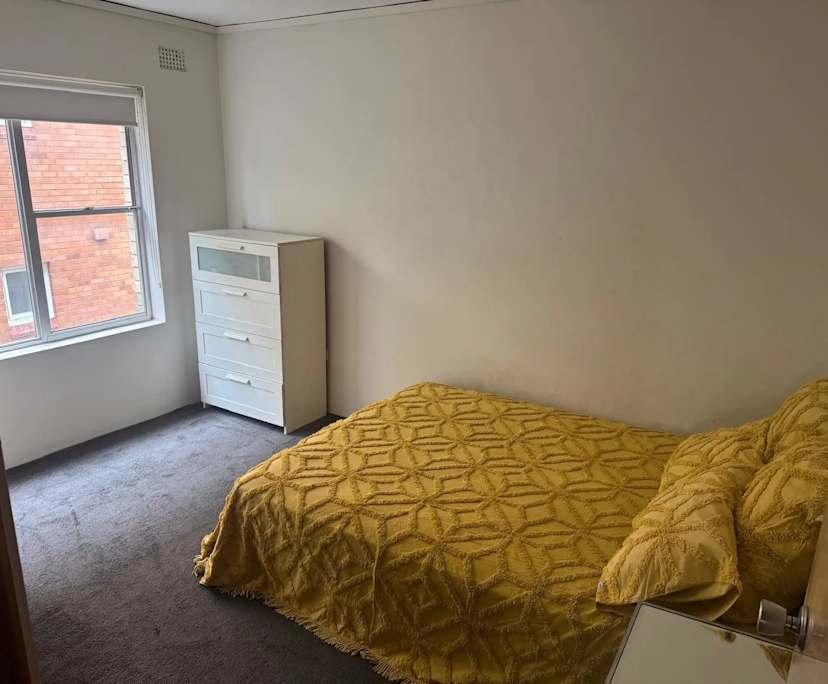 Furnished room in a flatshare