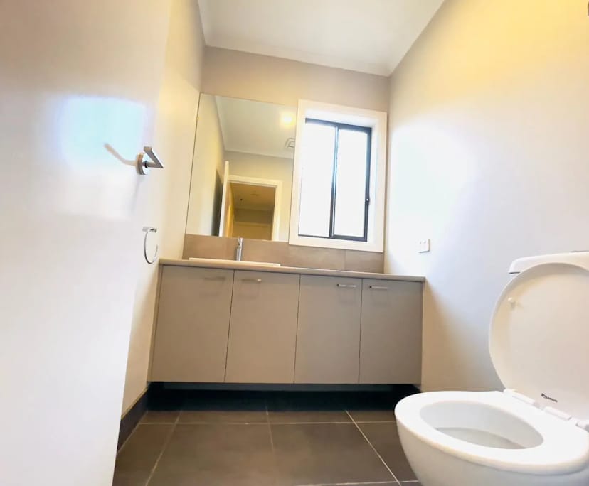 $300, Share-house, 2 bathrooms, Drouin VIC 3818