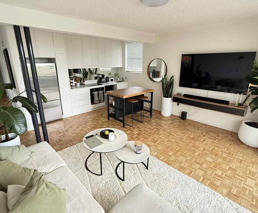 Furnished room in a flatshare