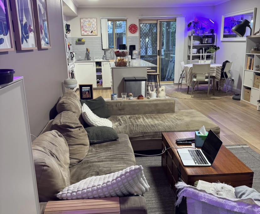 Furnished room in a flatshare