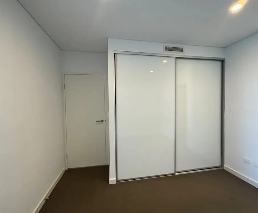 Unfurnished room with ensuite in a flatshare