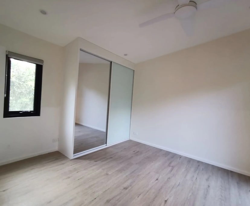 Unfurnished room studio flat for rent
