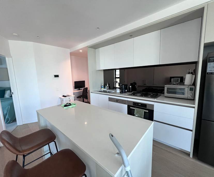 Furnished room with ensuite in a flatshare