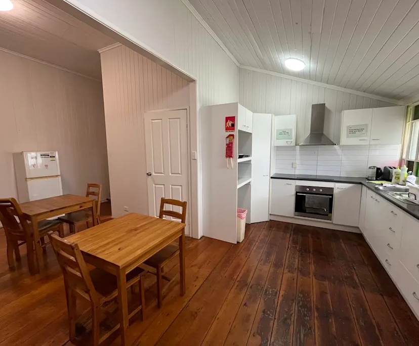 $350, Share-house, 6 bathrooms, Auchenflower QLD 4066