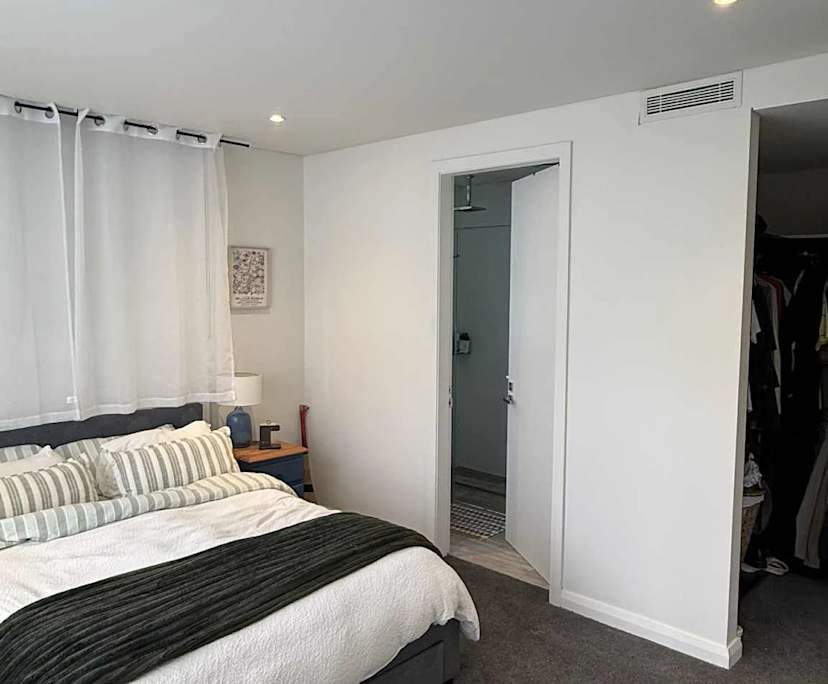 Unfurnished room with ensuite in a flatshare