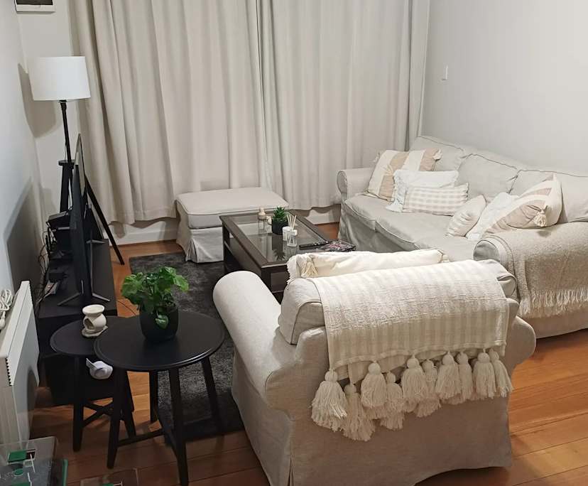 Furnished room in a flatshare