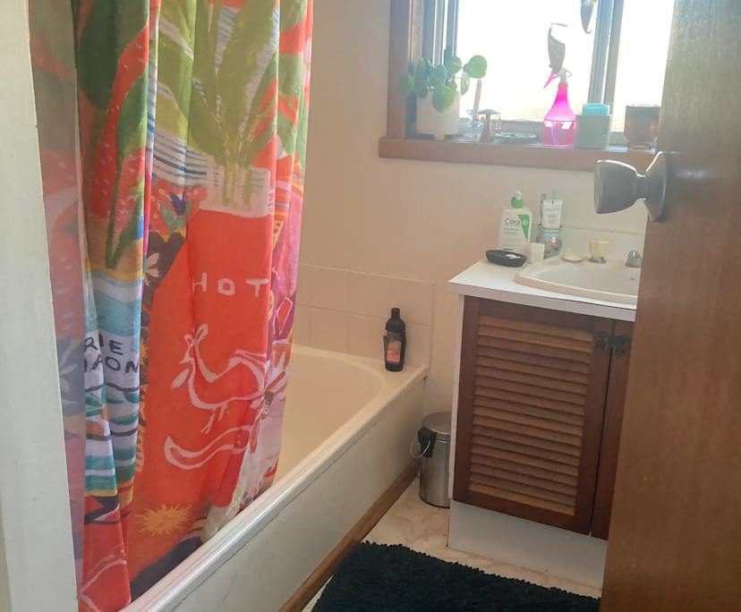 $200, Flatshare, 2 bathrooms, Kingston TAS 7050