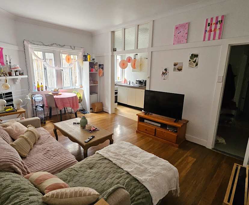 Furnished room in a flatshare