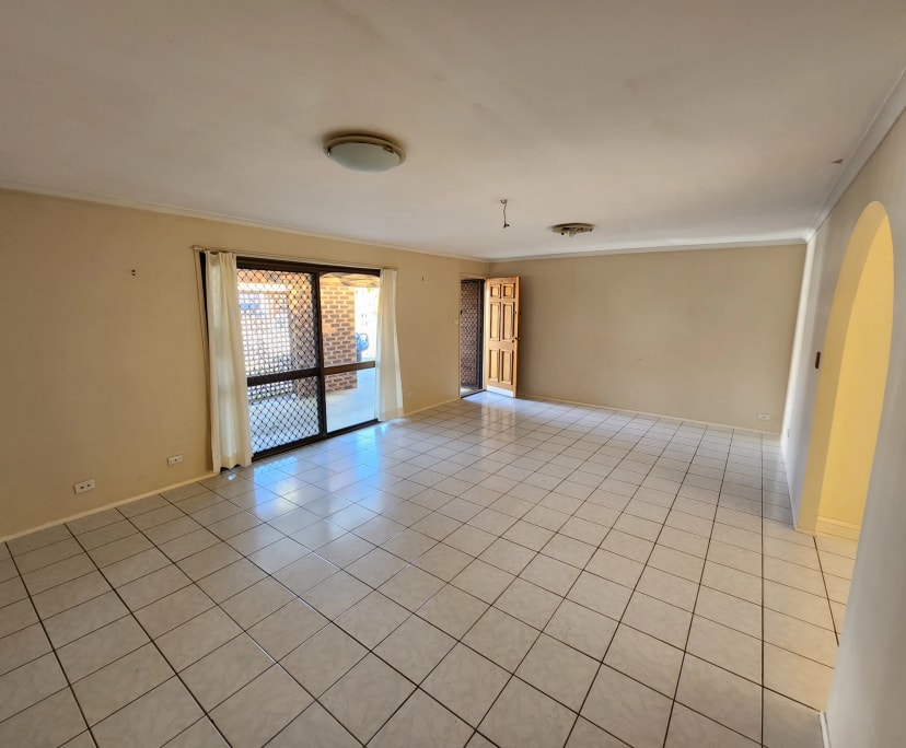 $600, Whole-property, 3 bathrooms, Springwood QLD 4127