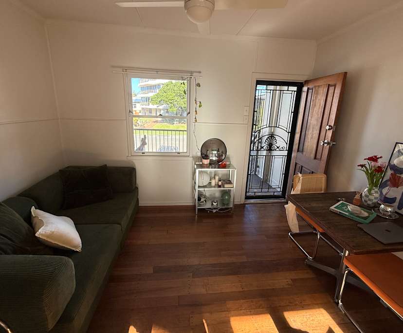 Whole property with 2 rooms for rent