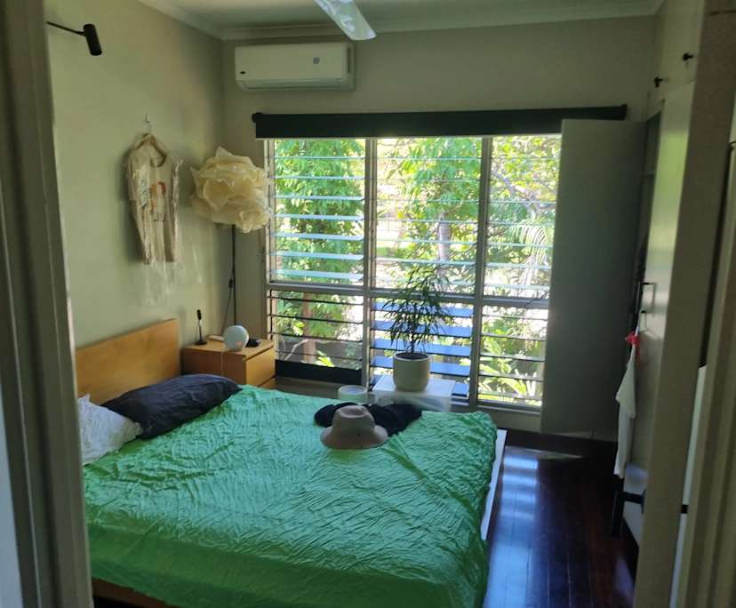 Room in a share house
