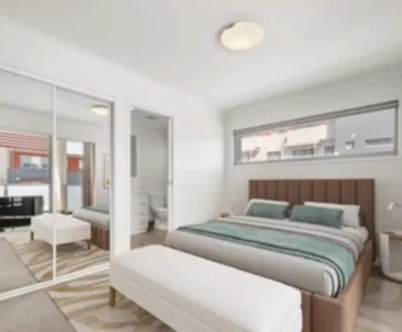 Unfurnished room with ensuite in a flatshare