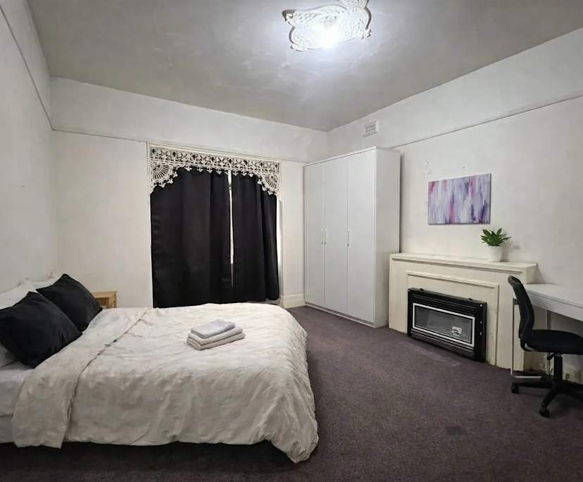 $1,195, Whole-property, 5 bathrooms, Malvern East VIC 3145