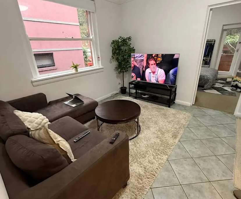 Furnished room in a flatshare