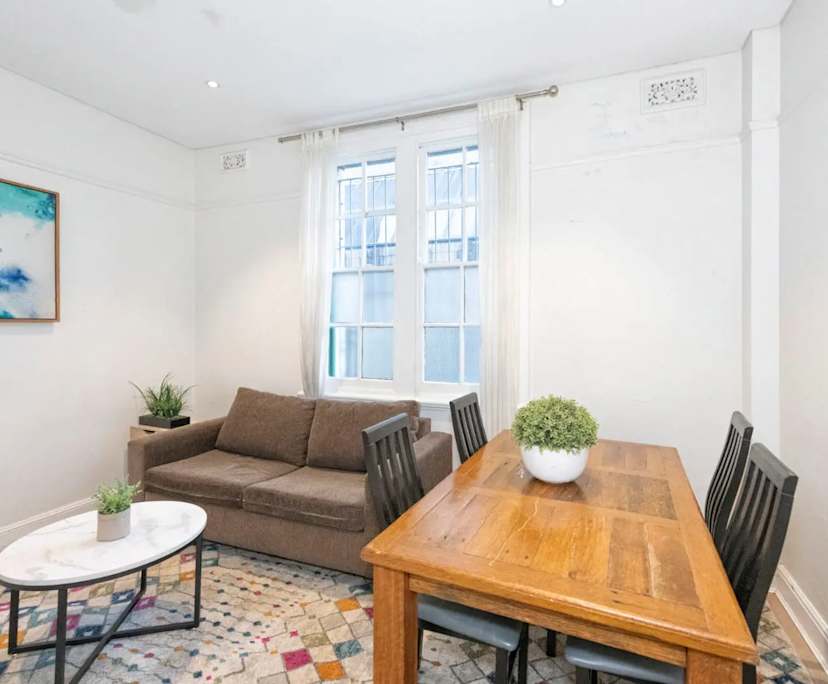 Furnished room in a flatshare