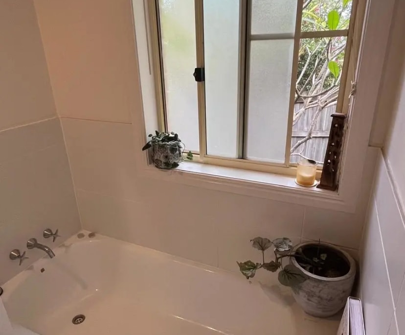 $350, Share-house, 3 bathrooms, Suffolk Park NSW 2481